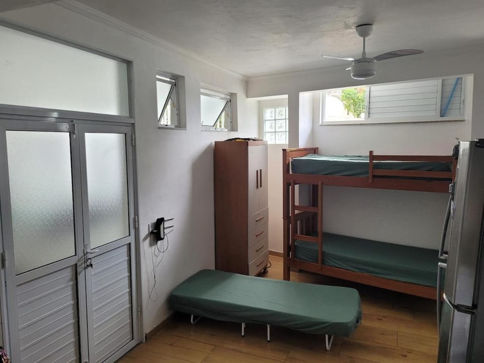 Casa no centro de Ubatuba com adaptações para idosos e PCD House in Ubatuba