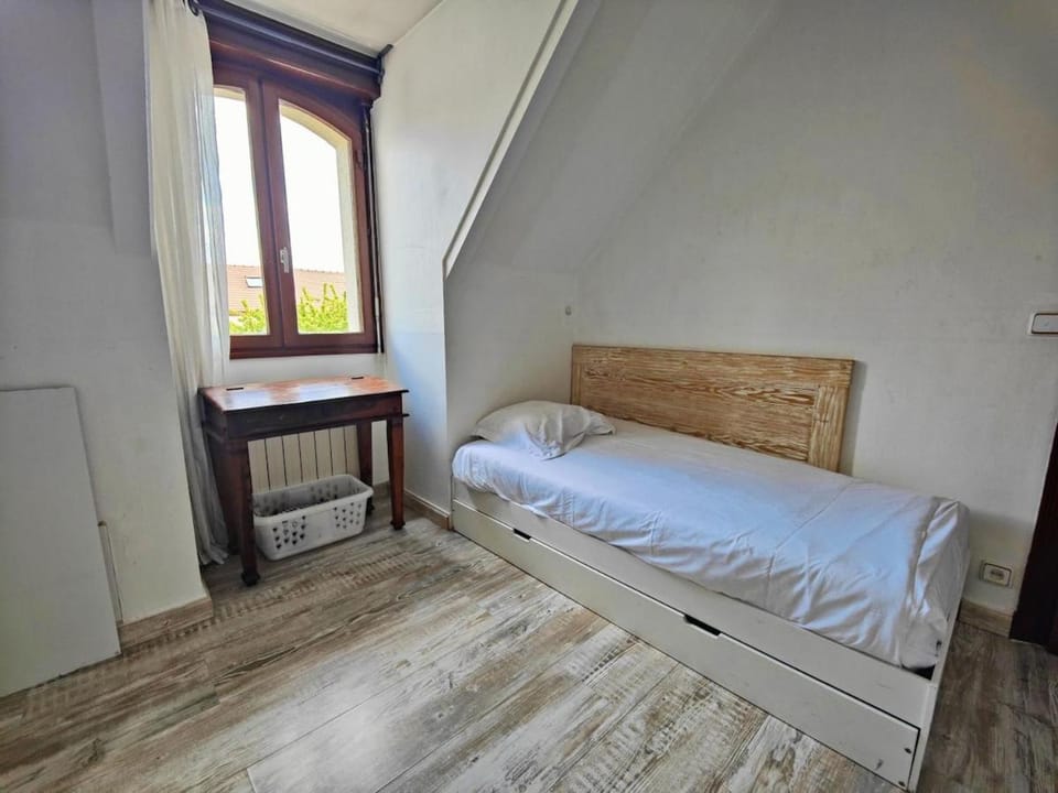 Chic & Spacious Urban Oasis Villa in Drancy