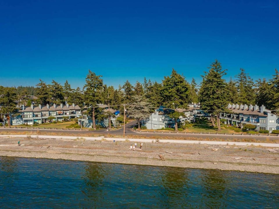 Ground Floor View 2 bed Condo in the Heart of Birch Bay Apartment in Birch Bay