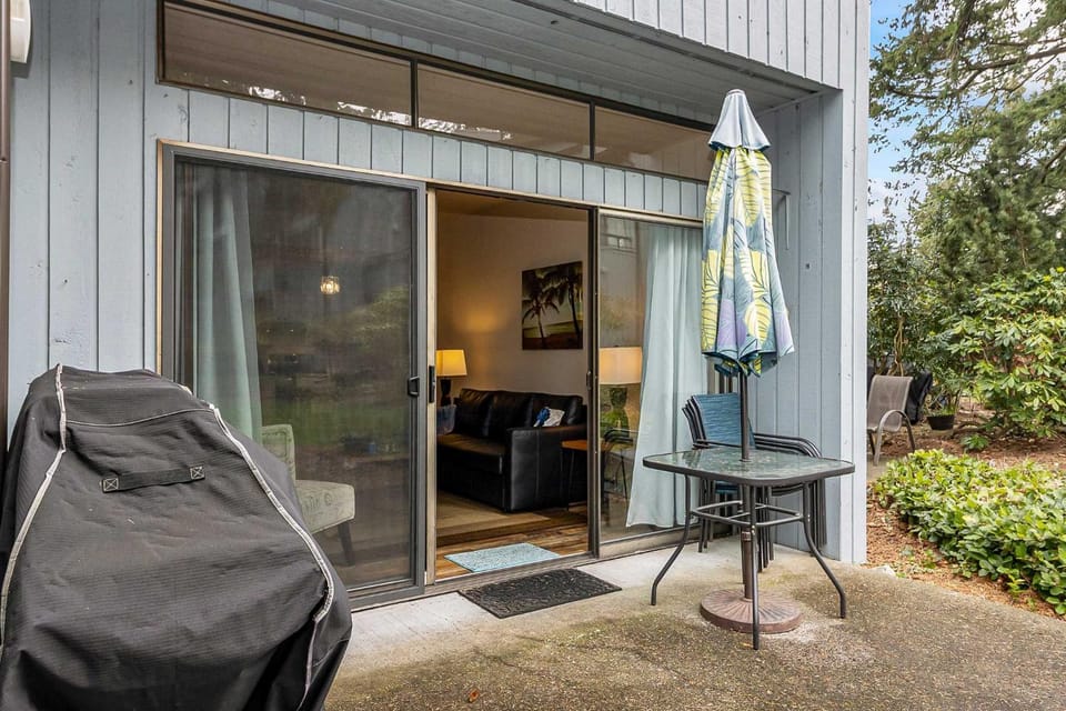 Ground Floor View 2 bed Condo in the Heart of Birch Bay Apartment in Birch Bay