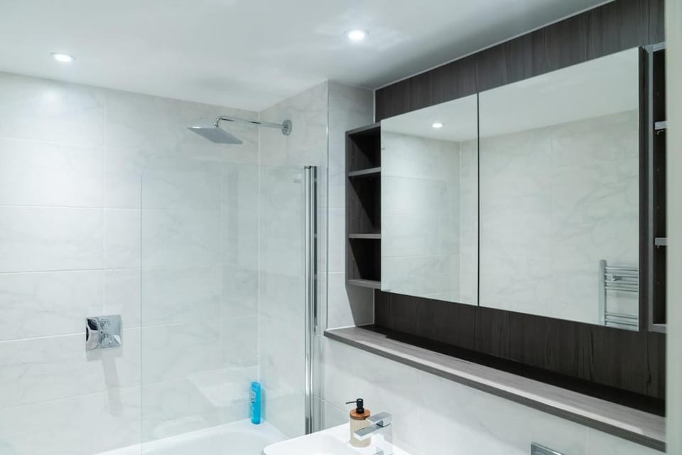Shower, Bathroom, towels