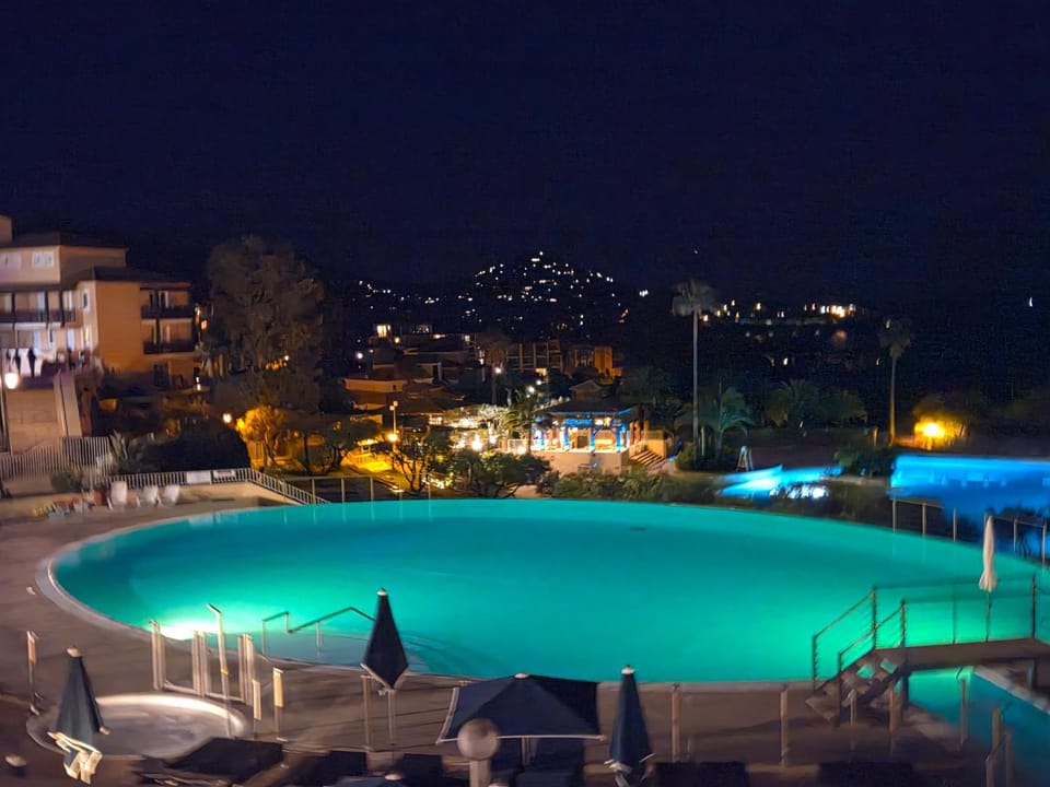 Studio bord de mer et piscine Apartment in Saint-Raphael