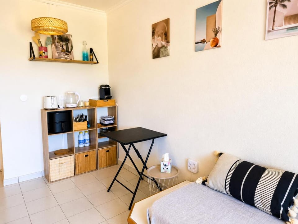 Studio bord de mer et piscine Apartment in Saint-Raphael