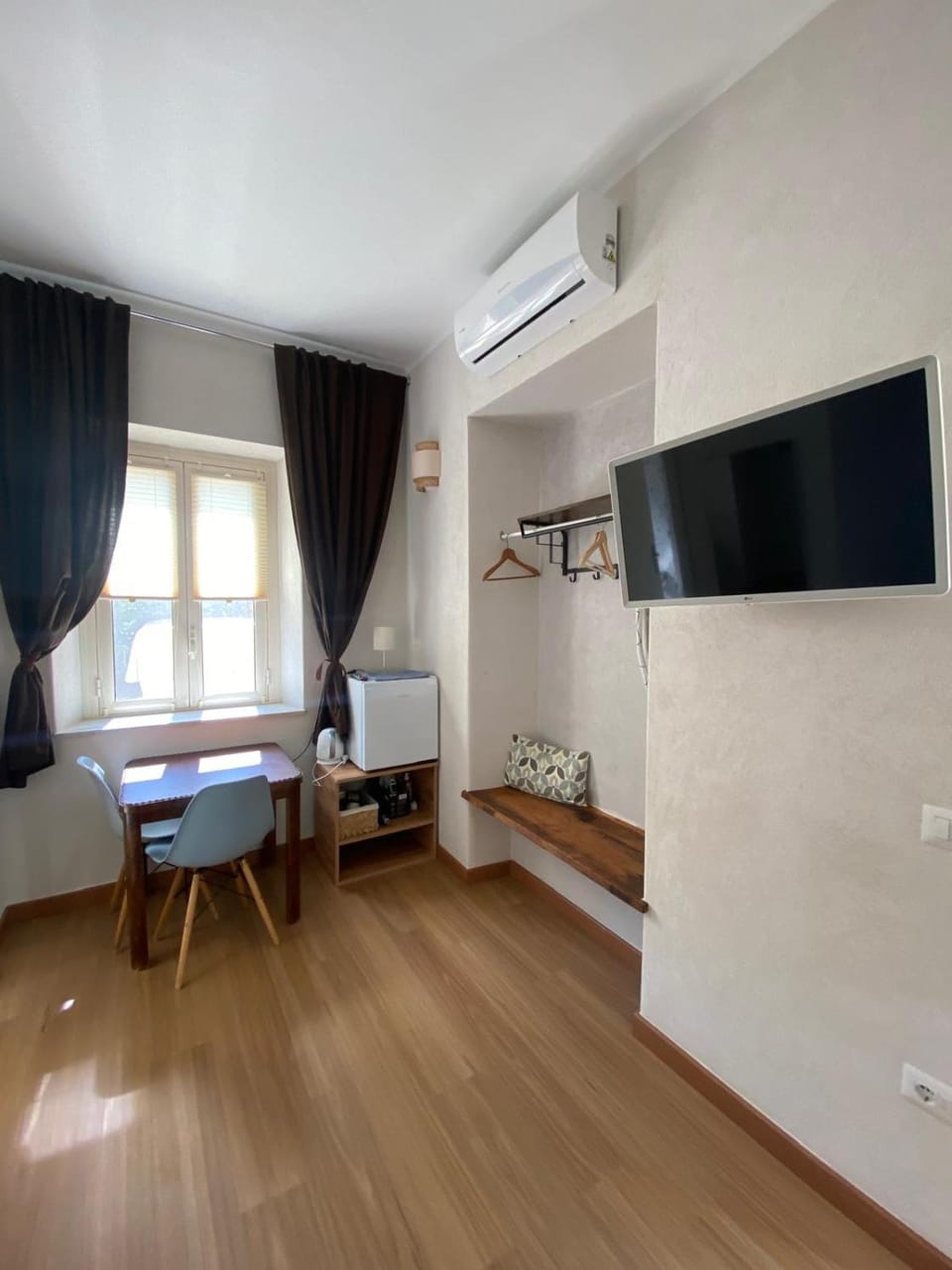 TV and multimedia, Bedroom, air conditioner