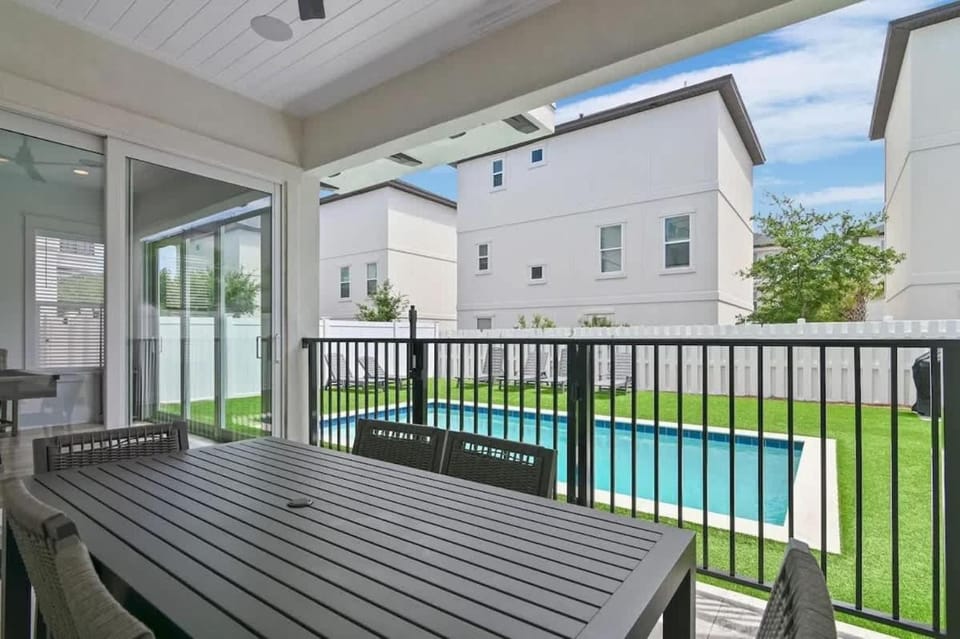 3-Story Comfortable home Near the Beach House in Miramar Beach