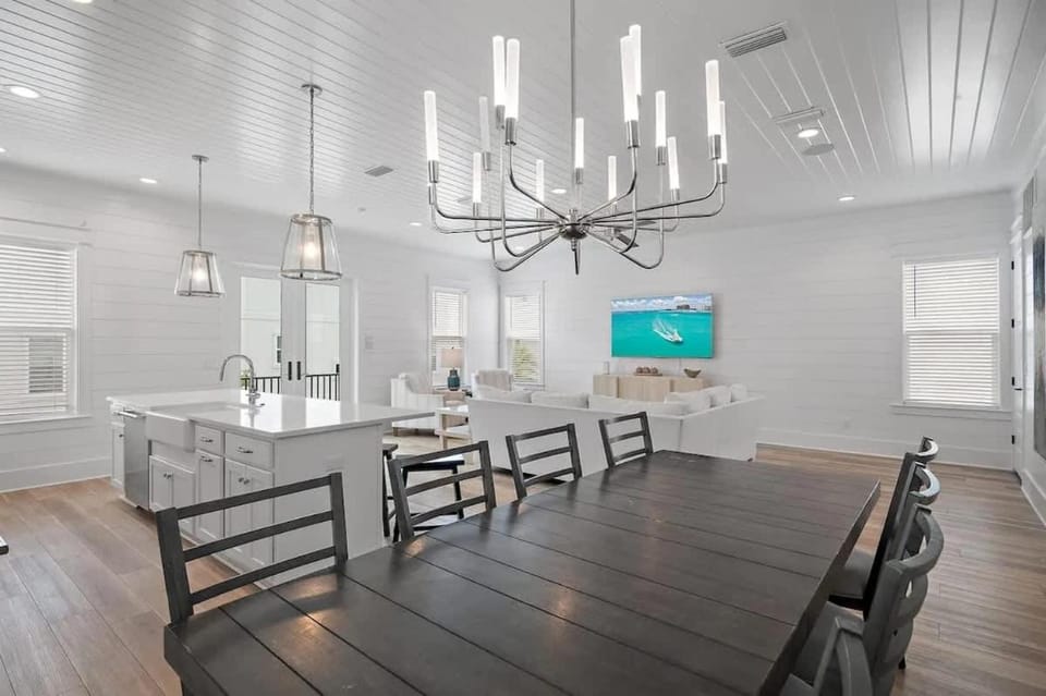 3-Story Comfortable home Near the Beach House in Miramar Beach