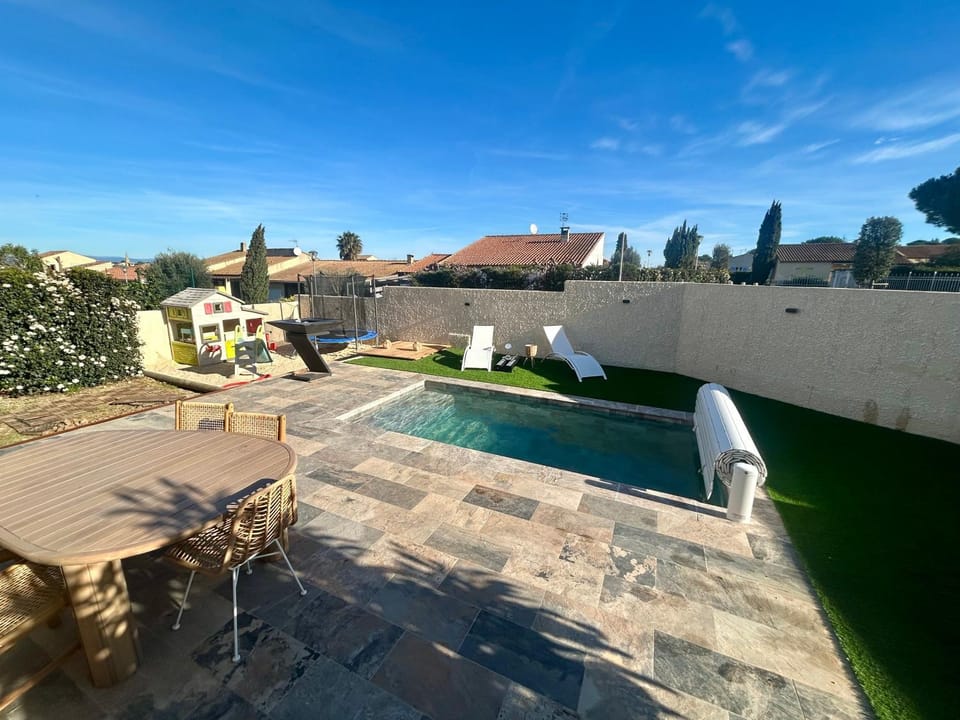 Belle Villa avec Climatisation, Piscine 10 min des plages et 30 mètres du massif de la clape House in Fleury
