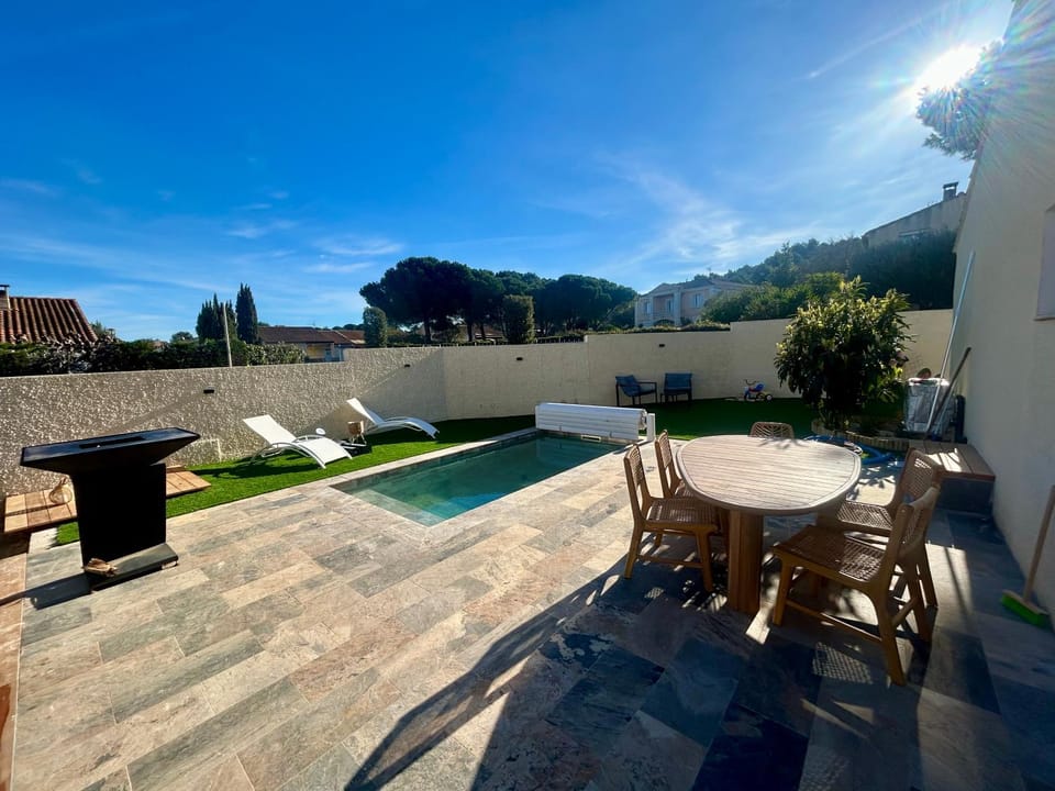 Belle Villa avec Climatisation, Piscine 10 min des plages et 30 mètres du massif de la clape House in Fleury