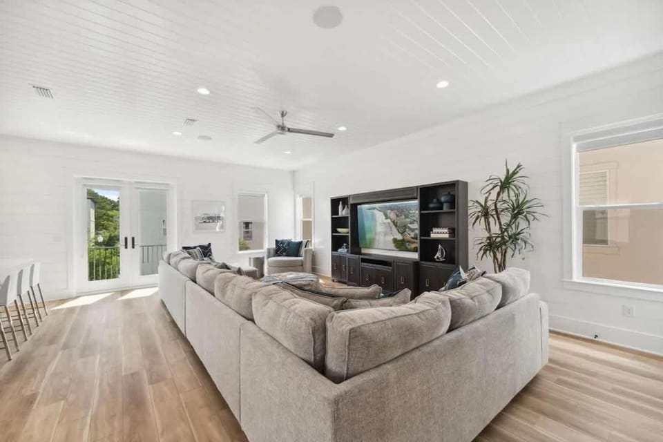 7BR Beach Trip Ready W Private Pool & Billiards House in Miramar Beach