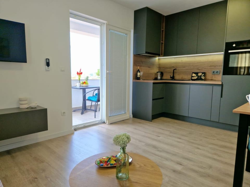 Kitchen or kitchenette, Living room