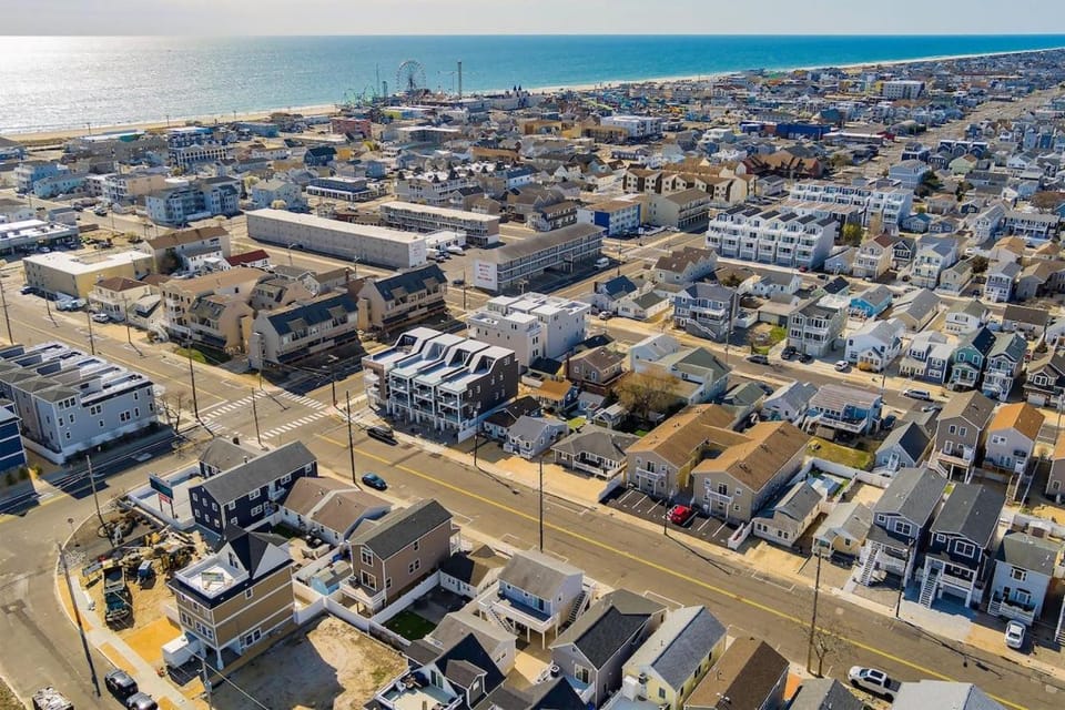 Property building, Neighbourhood, Beach, Street view