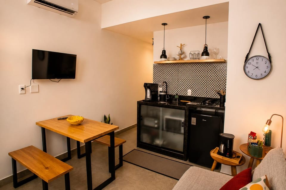 TV and multimedia, Coffee/tea facilities, Kitchen or kitchenette, Living room, Seating area, Dining area, Meals, Breakfast, minibar, pet friendly, stove, kitchen, air conditioner