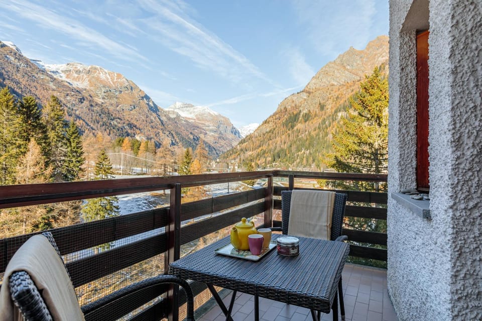 Day, Natural landscape, Balcony/Terrace