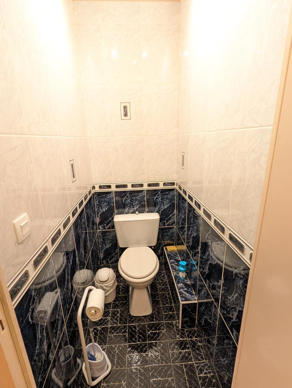 Toilet, bidet