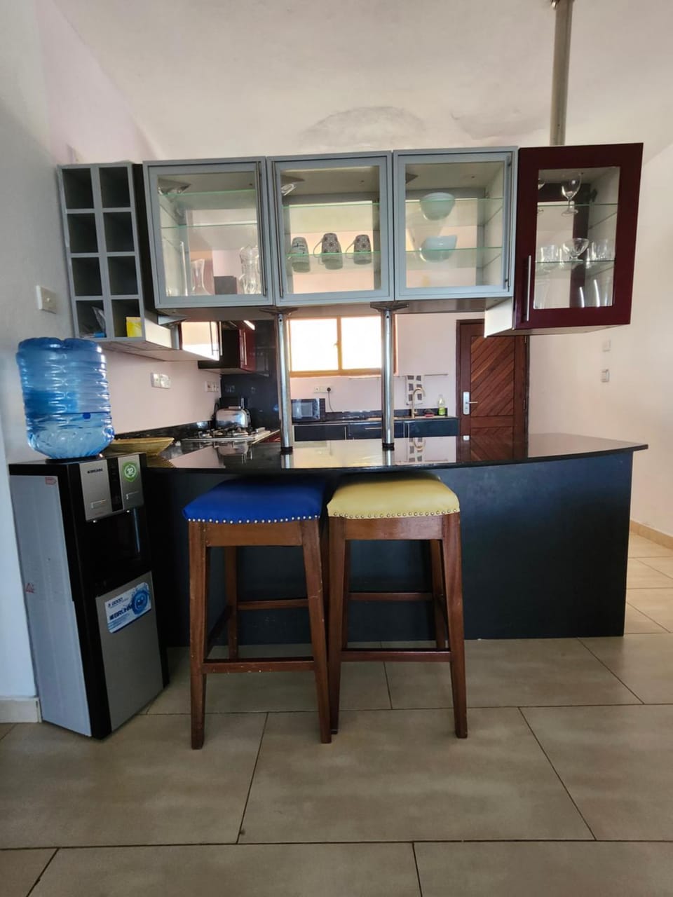 Kitchen or kitchenette, Dining area, minibar, oven