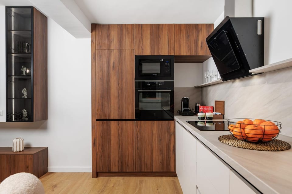 Coffee/tea facilities, Kitchen or kitchenette, Food and drinks, oven, stove