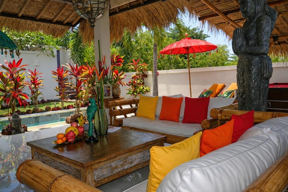 Garden, Balcony/Terrace, Living room, Lounge or bar, Seating area, Swimming pool