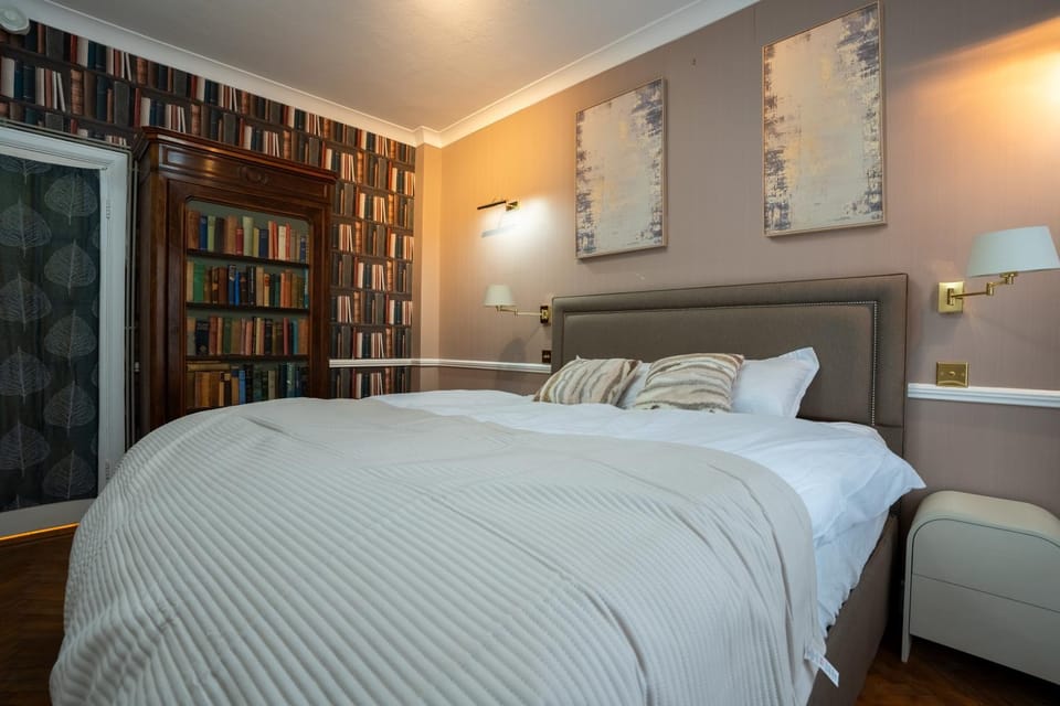 Luxury Victorian Flat in Cardiff City Centre, Stadium Side Stay Apartment in Cardiff