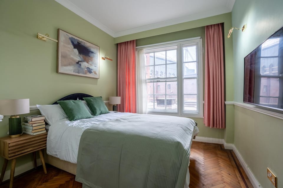 Luxury Victorian Flat in Cardiff City Centre, Stadium Side Stay Apartment in Cardiff