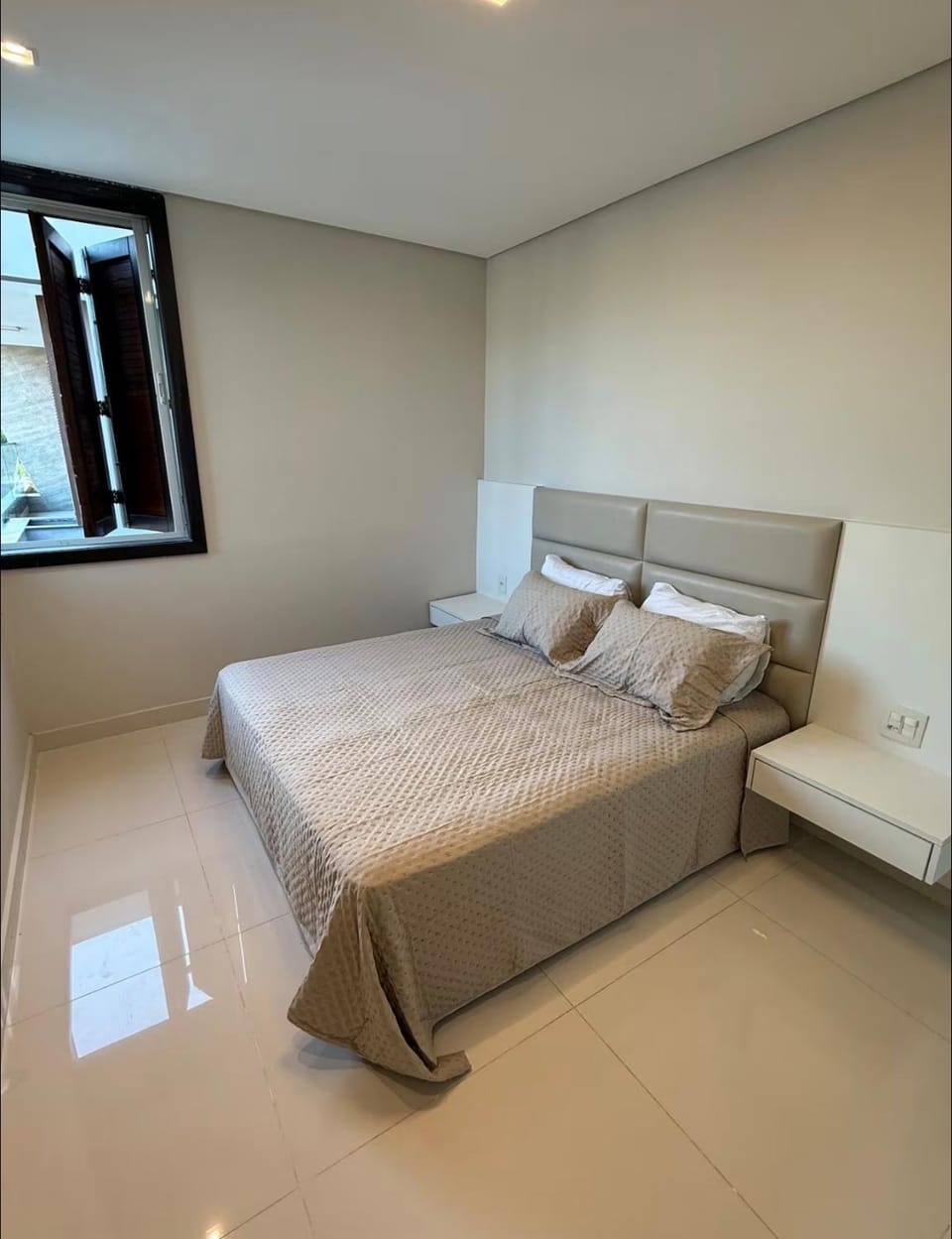 Casa inteira em Riviera de São Lourenço - Modulo 24 - 5 Quartos House in Bertioga