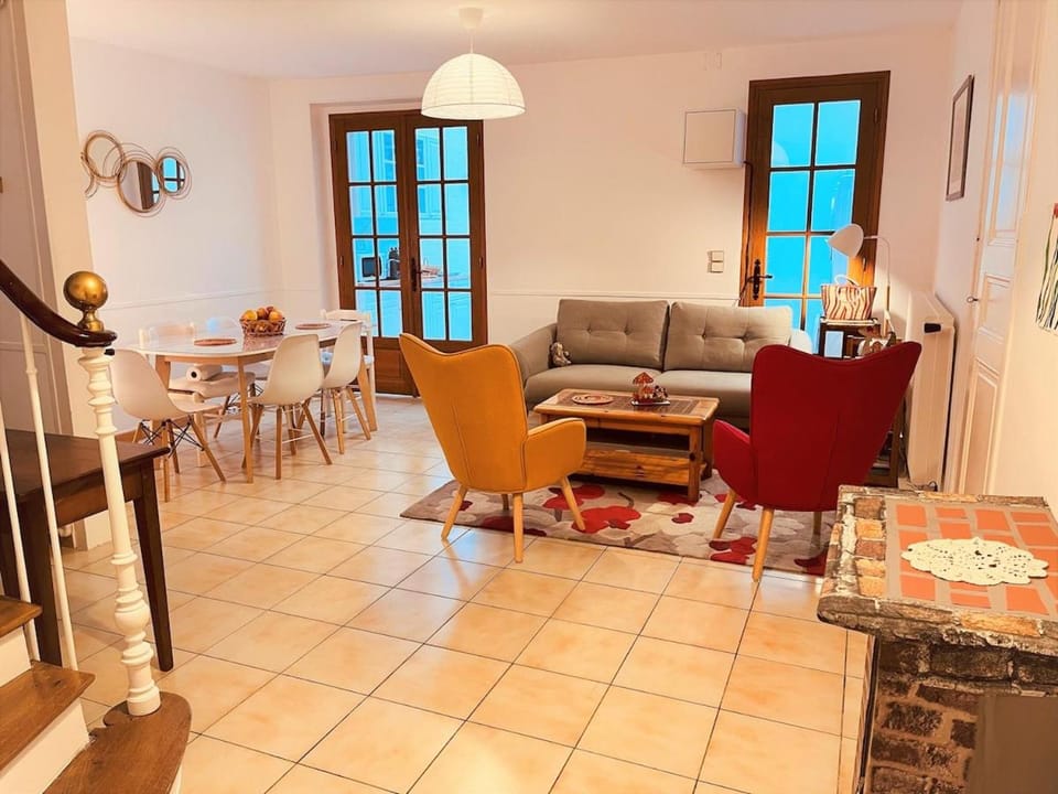 Living room, Dining area