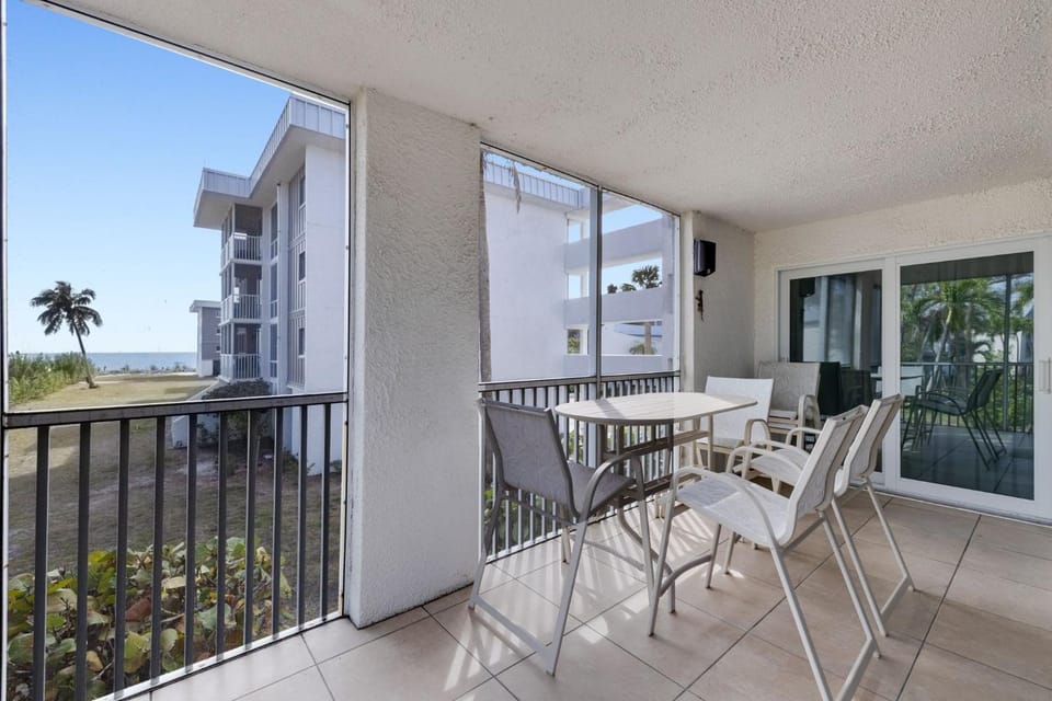 Gorgeous Oceanfront Condo at Island Beach Club House in Sanibel Island