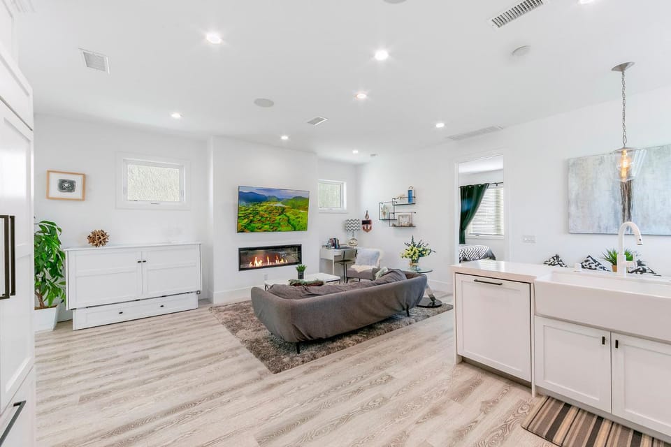 Spacious 5BR home with ocean views in Balboa Peninsula House in Balboa Peninsula