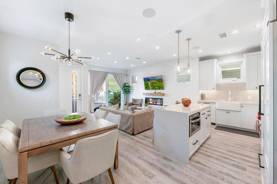 Spacious 5BR home with ocean views in Balboa Peninsula House in Balboa Peninsula