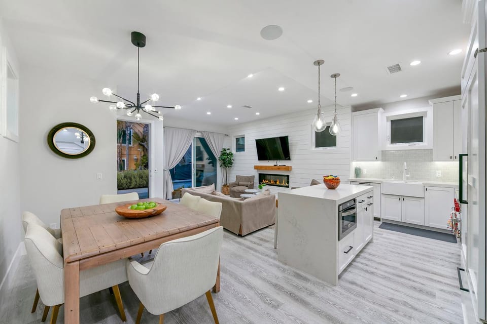 A Charming 3-bedroom Retreat in Balboa Peninsula, Perfect for families! House in Balboa Peninsula