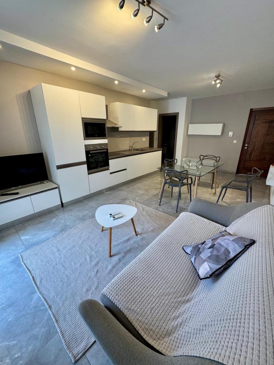 Champagne Garden Apartment in Saint Paul's Bay