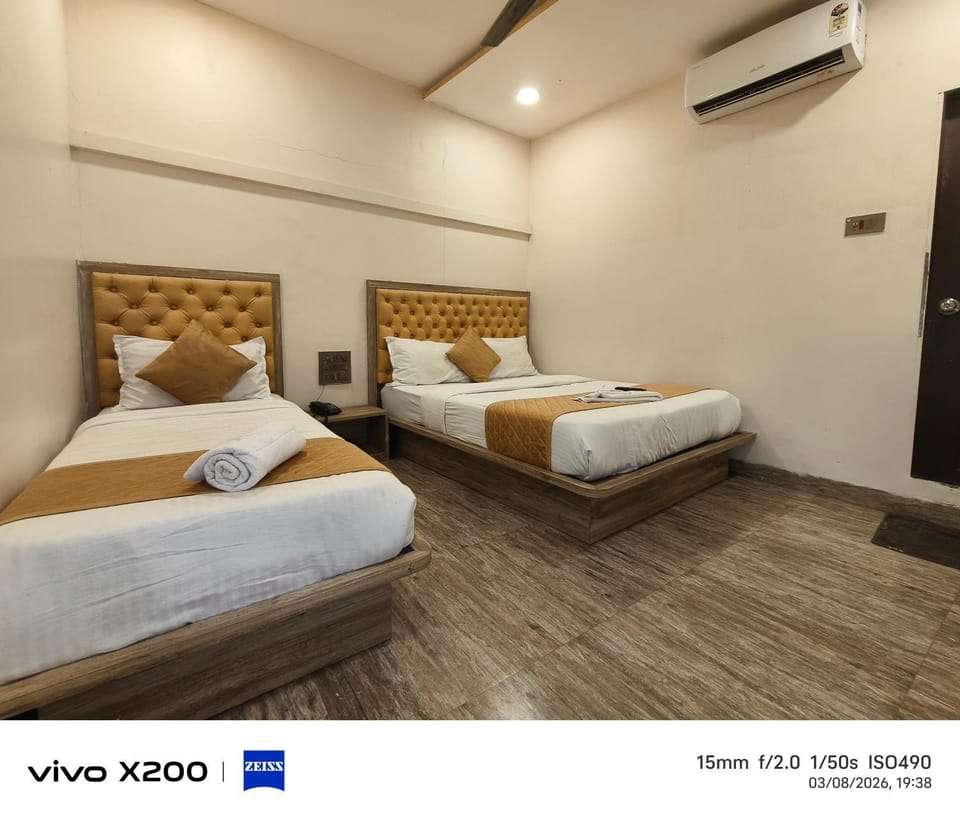 Bed, Property logo or sign, Photo of the whole room, Bedroom, air conditioner