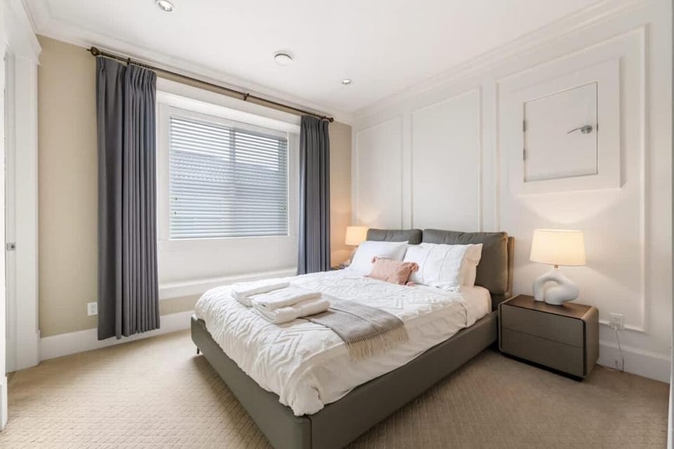 Luxury Ensuite Room in Peaceful West Richmond-Easy Airport & City Access Vacation rental in Richmond