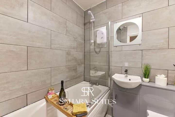 Shower, Bathroom, Bath, towels