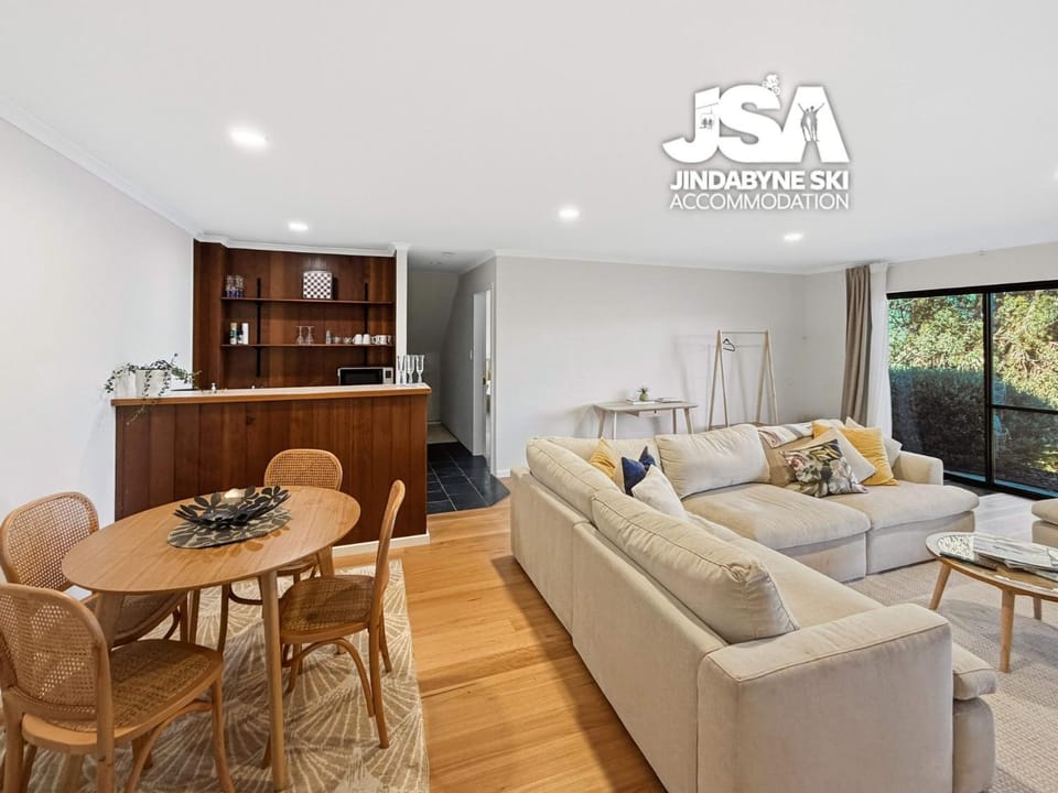 Absolute Lake Front Apartment Apartment in East Jindabyne