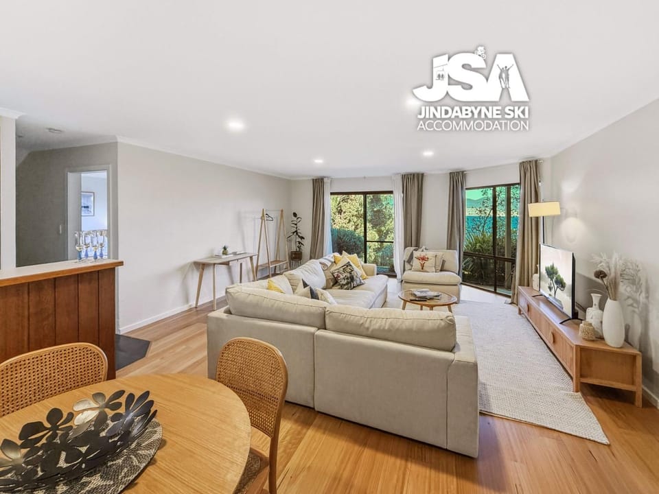Absolute Lake Front Apartment Apartment in East Jindabyne