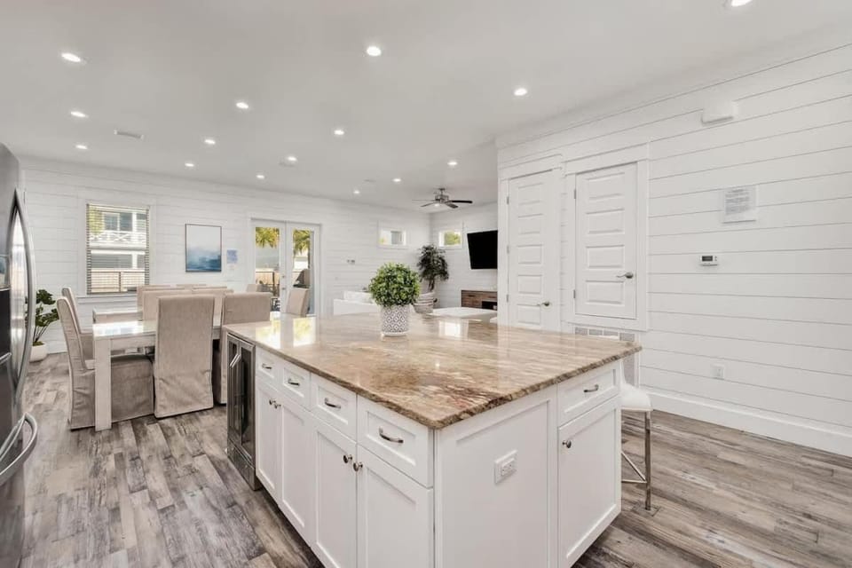 Modern 3-story Beach House W Poll and Billiard House in Miramar Beach