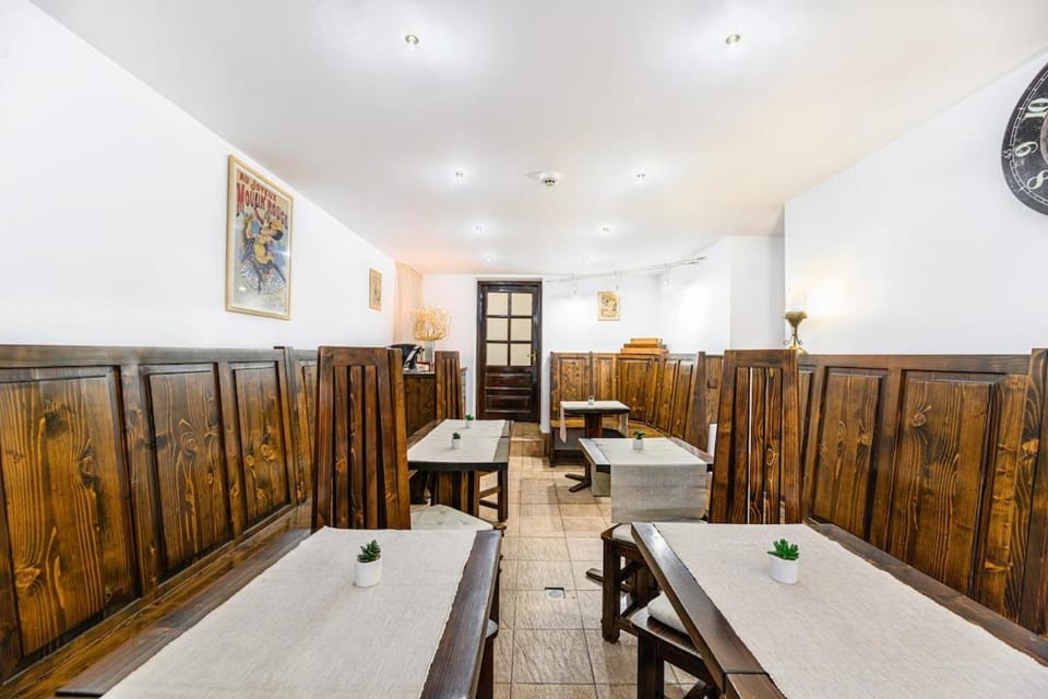Restaurant/places to eat, Seating area