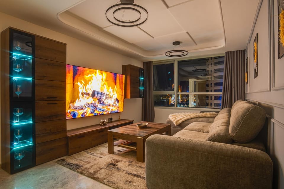 Communal lounge/ TV room, TV and multimedia, Living room, Seating area, Evening entertainment