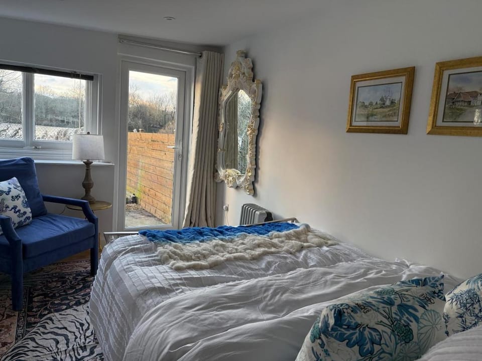 Lakeside Haven House in Edgware