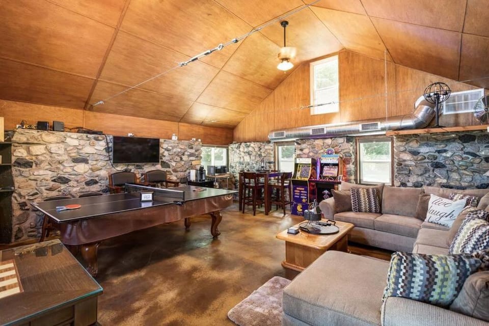 Baydream Believer: Bay Views and Minutes to TC House in Michigan