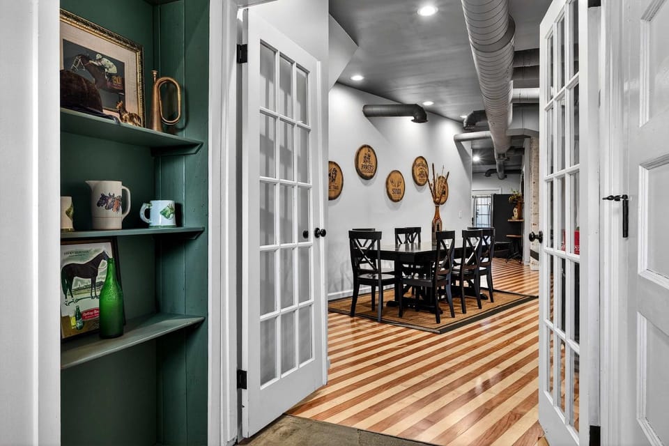 Stylish home close to Louisville NuLu & downtown House in Jefferson County