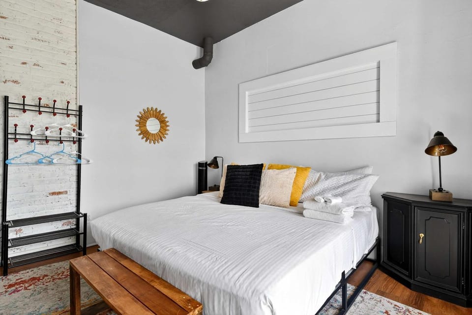 Stylish home close to Louisville NuLu & downtown House in Jefferson County