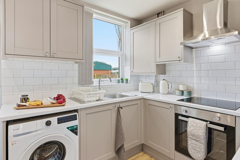 Coffee/tea facilities, Kitchen or kitchenette, stove, toaster, washing machine, dryer