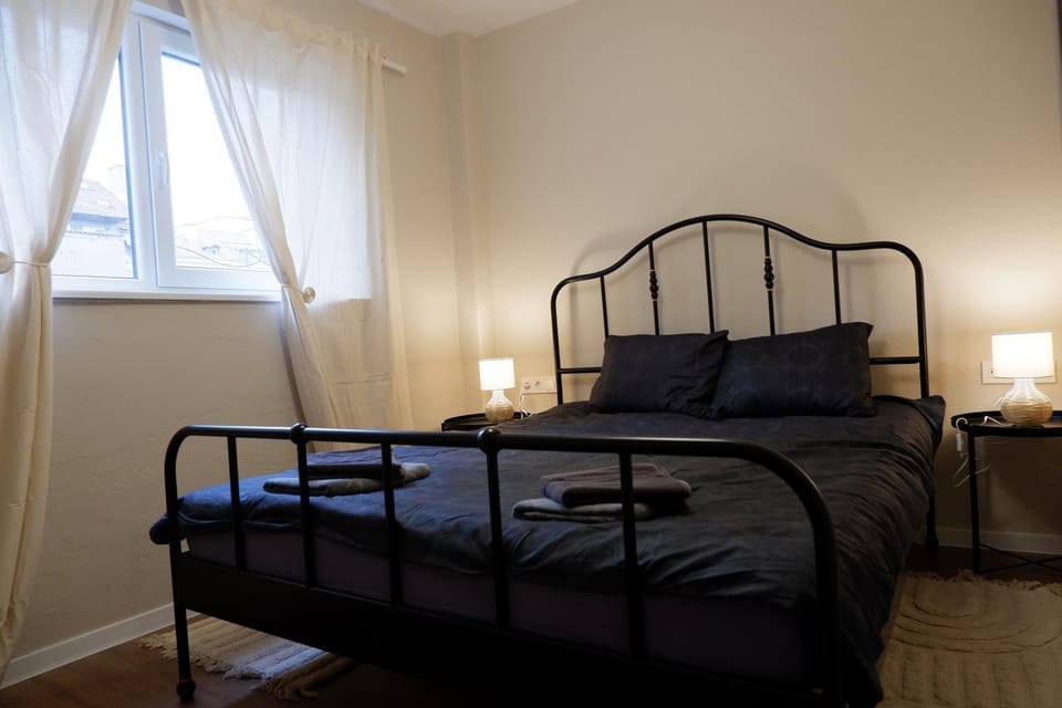 Bright 1BR Sofia Center - Cozy, Wi-Fi, AC, TV Apartment in Sofia