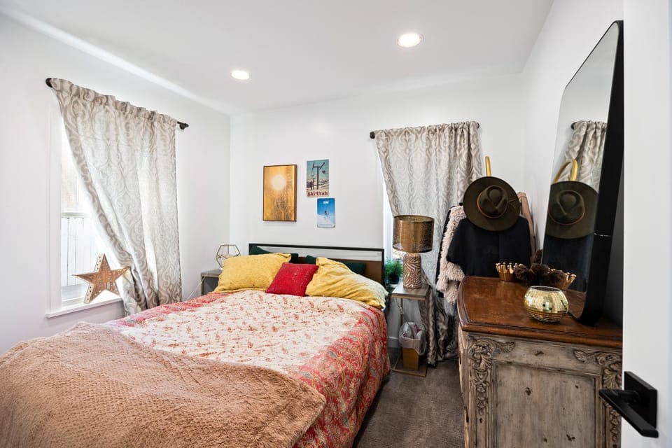 Charming this 3BR, 2BA near Park City House in Park City