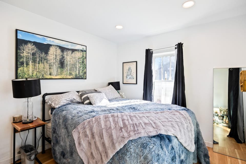 Charming this 3BR, 2BA near Park City House in Park City