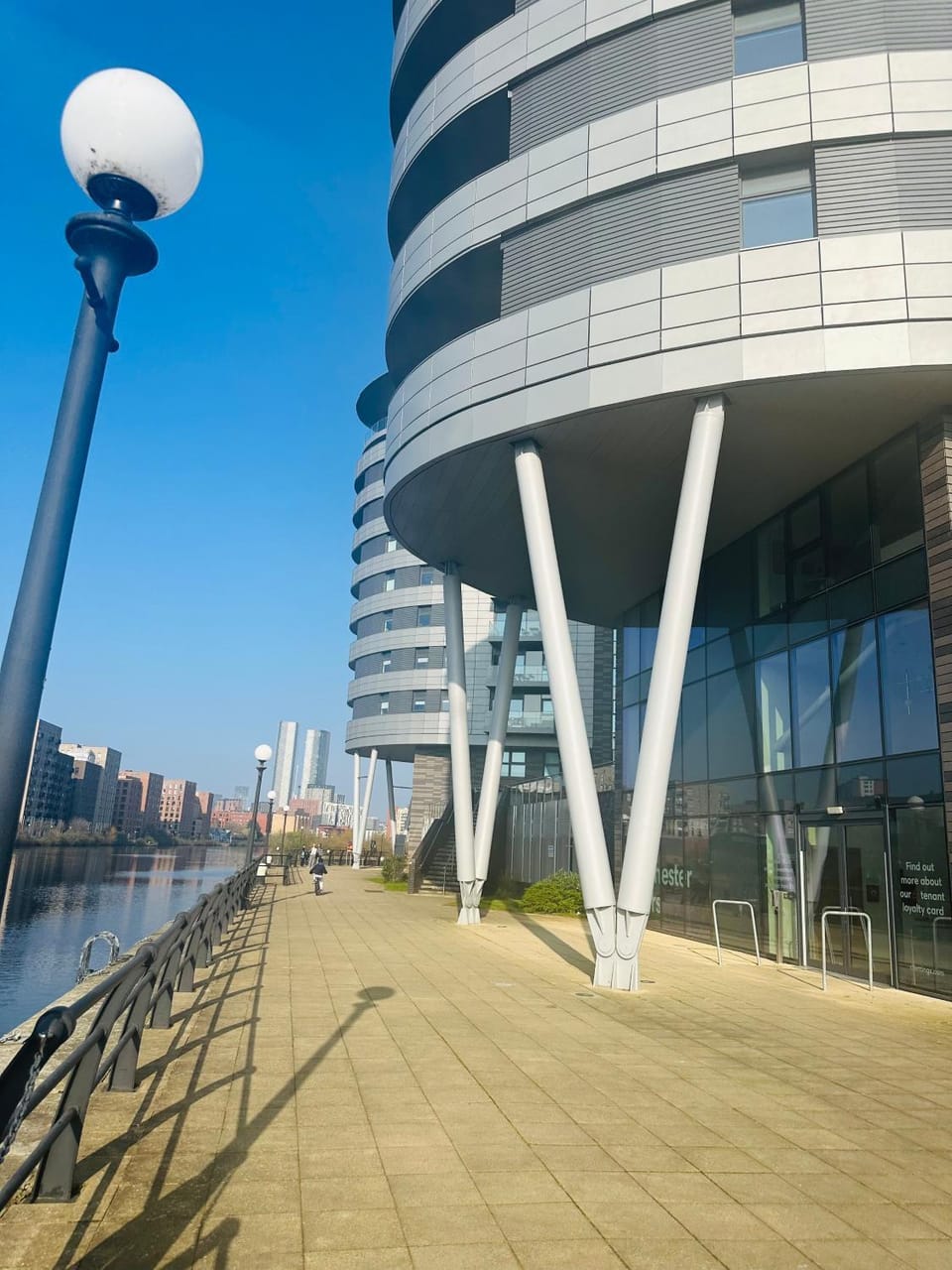 Water Front Apartment Manchester, Luxury 2BR Ensuite Gym &Cinema Apartment in Salford