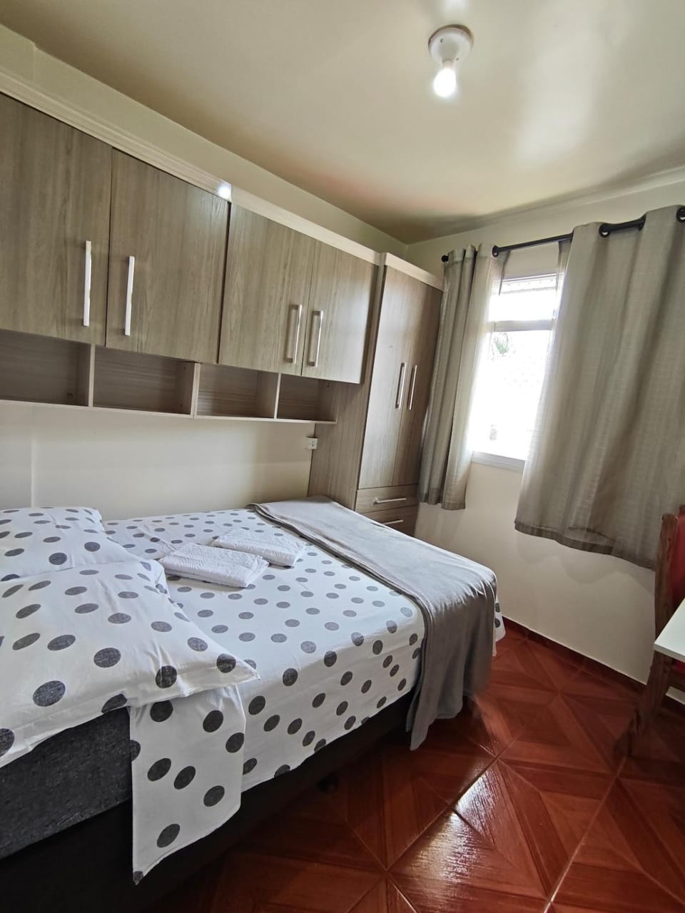 Photo of the whole room, Bedroom, wardrobe