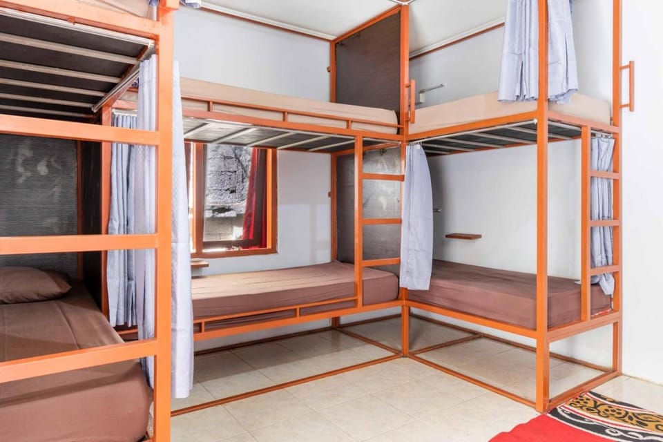 Bedroom, bunk bed
