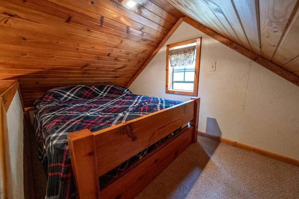 Quiet Country Cabin • Near Trails & State Parks Cabin in Indiana